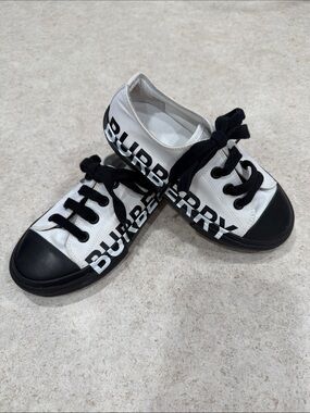 BURBERRY KID’S UNISEX LARKHALL ICON LOGO LOW CUT SNEAKERS SIZE EURO 29 USA 11.5
